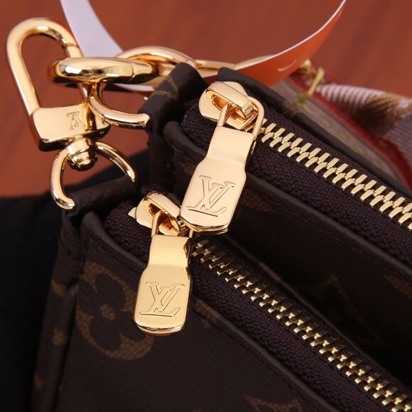 ❤️Louis Vuitton Monogram Pochette Accessories ❤️ - Picture 7 of 9